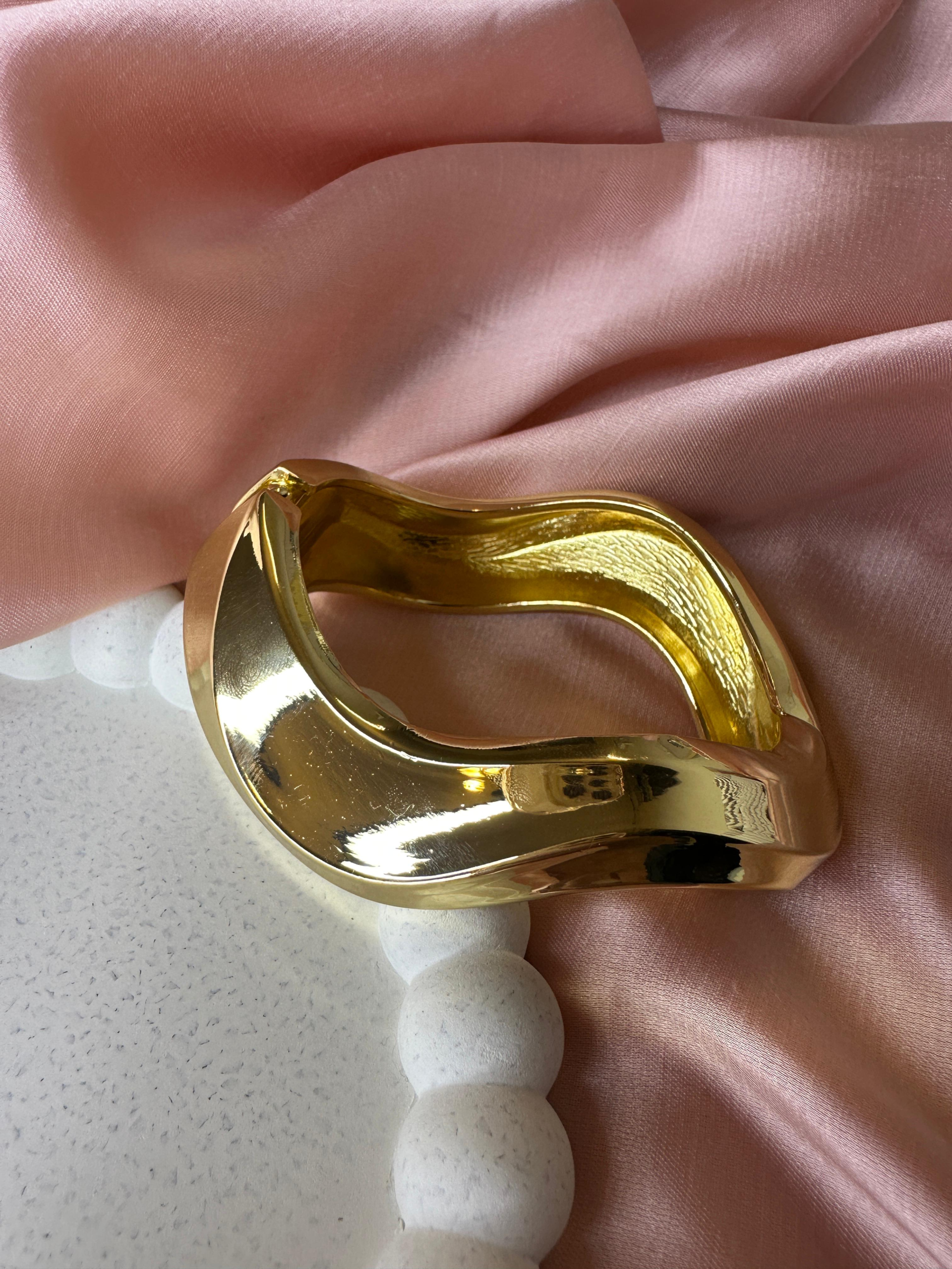 Golden Flow Bracelet 🌊✨