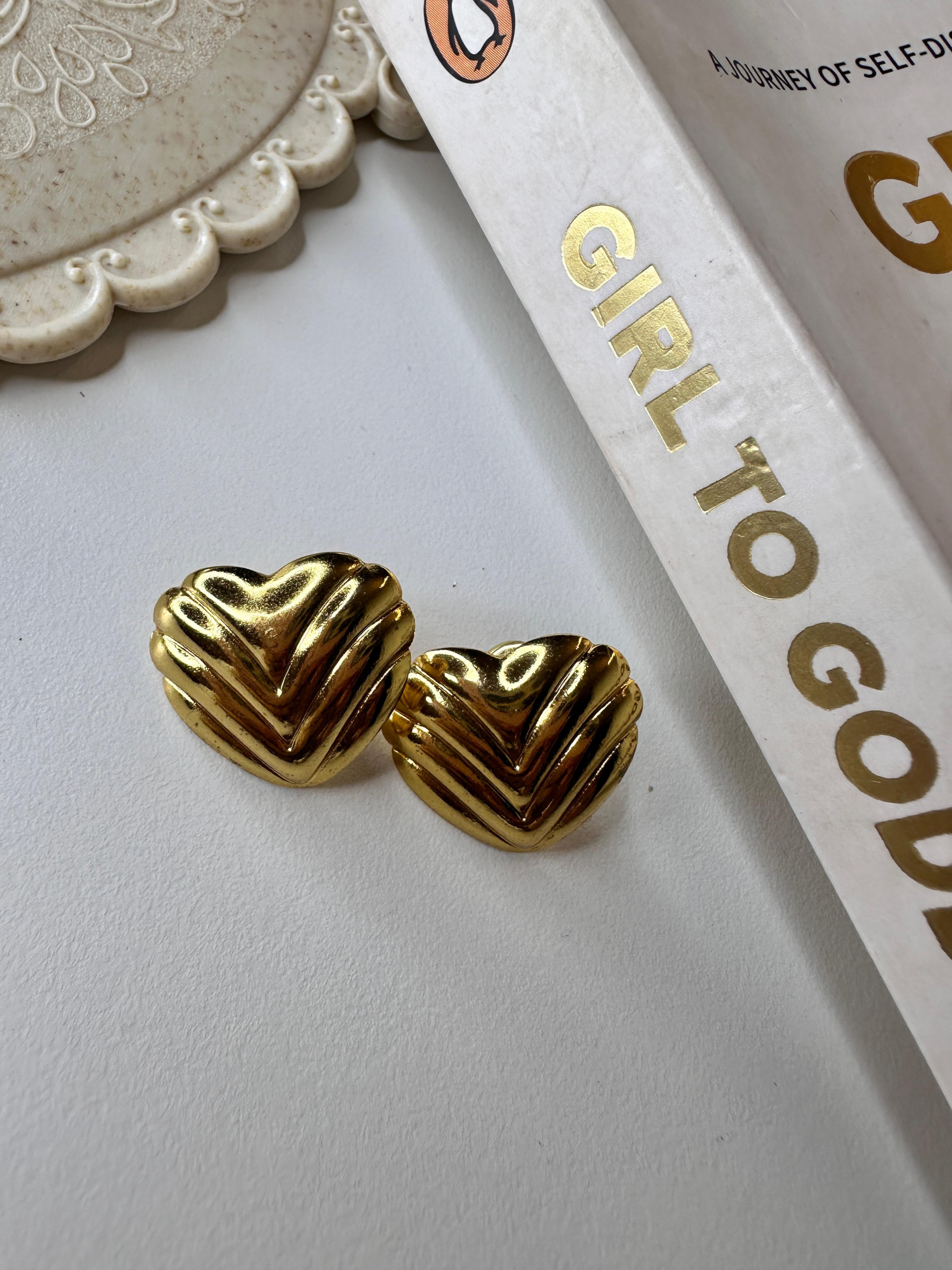 Heartbeat Studs 💛