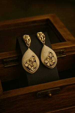 🌼 Ivory Bloom Earrings