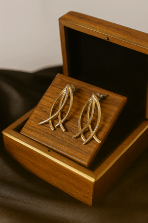 🌿 Golden Wave Earrings