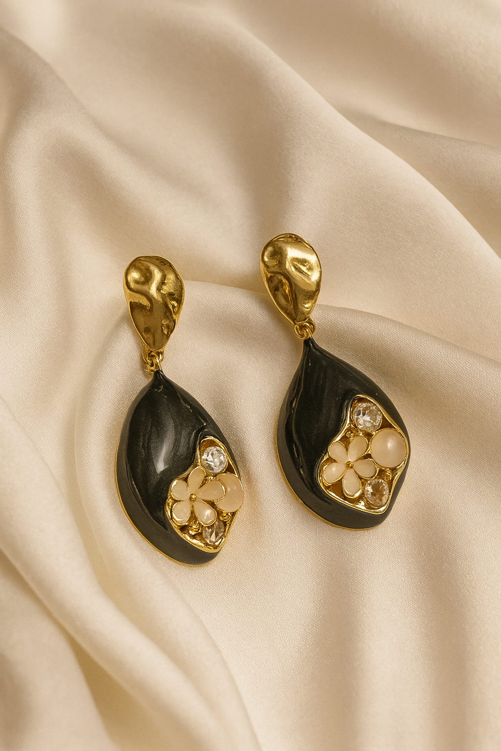 🖤 Midnight Bloom Drop Earrings