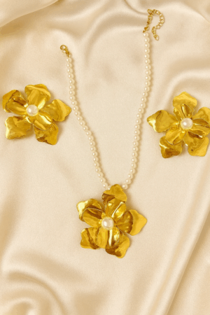 🌸 Golden Bloom Pearl Set